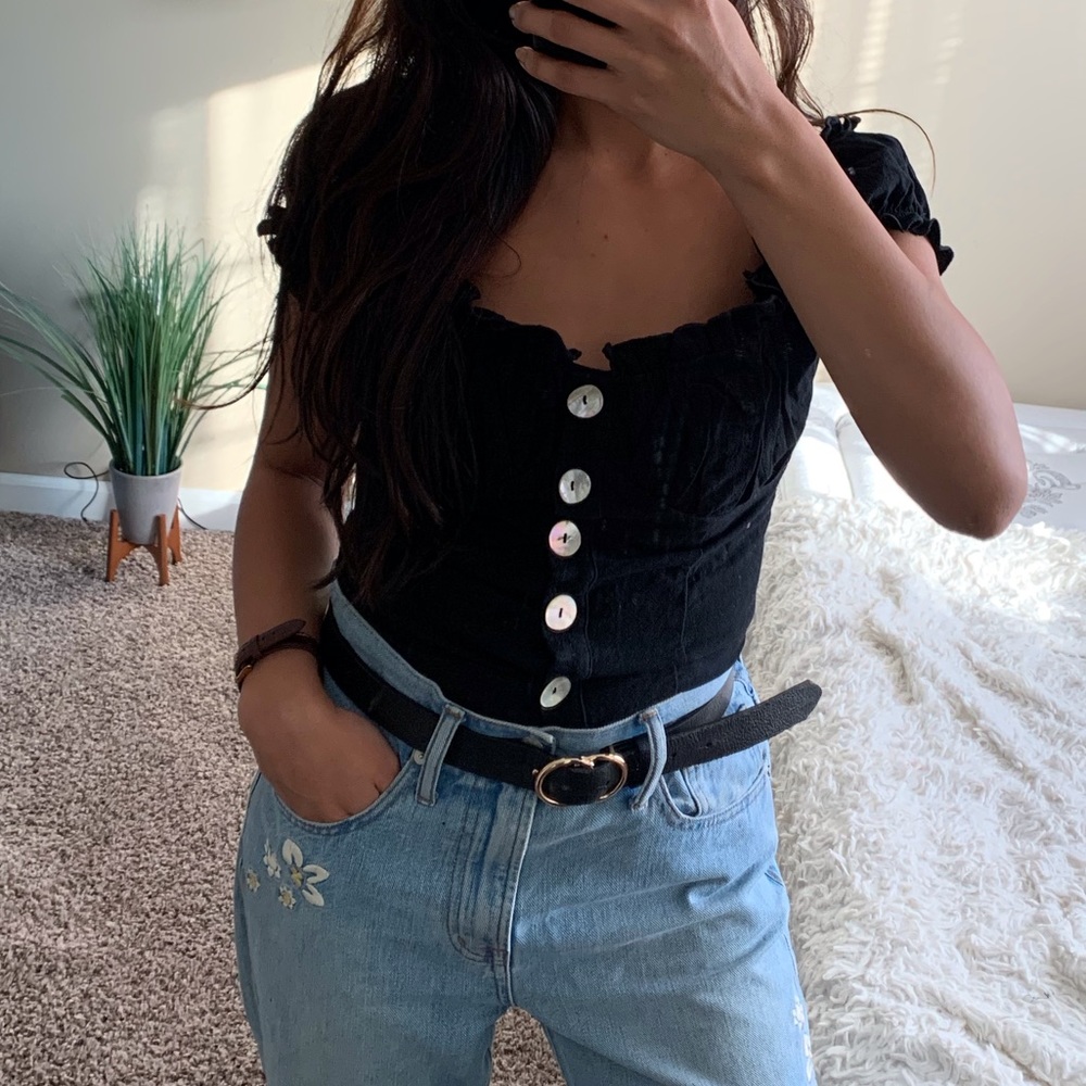 black cropped sweetheart top